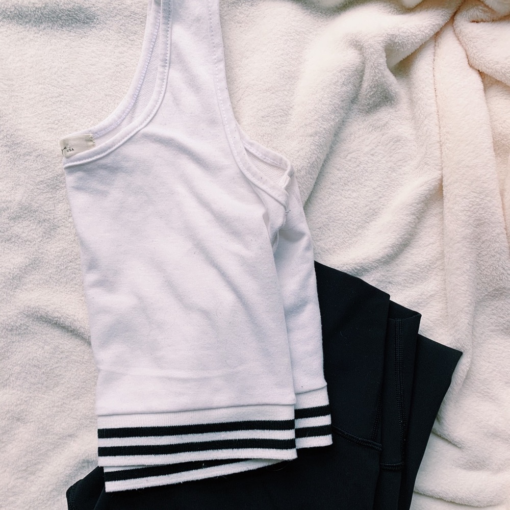 CROPPED BLACK&WHITE TANK